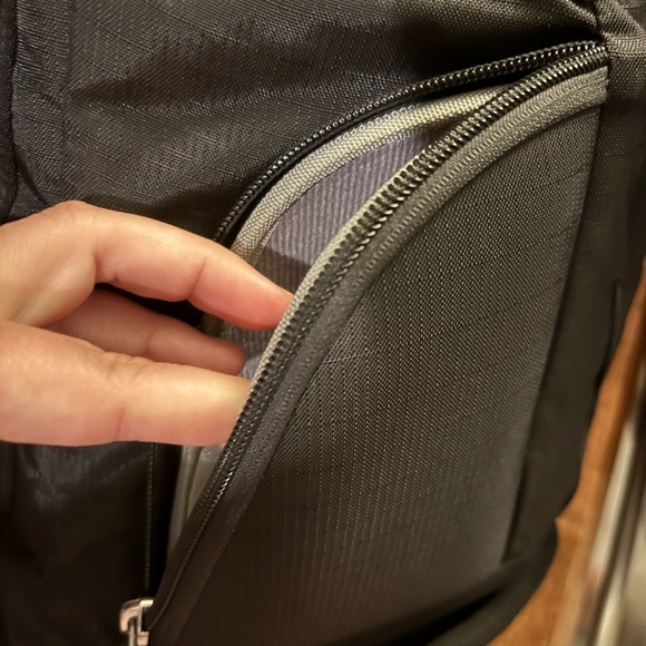 Thule backpack - Picture 3 of 5